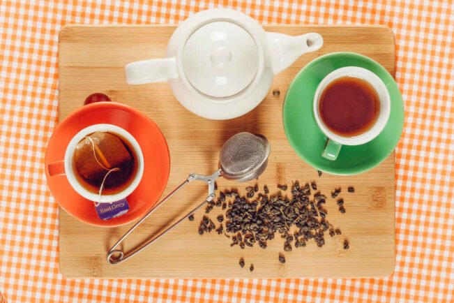 ¿Qué tiene más cafeína, el café o el té?
