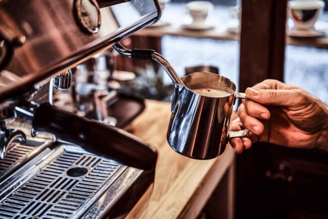 Purgar La Lanceta De Vapor De La Cafetera